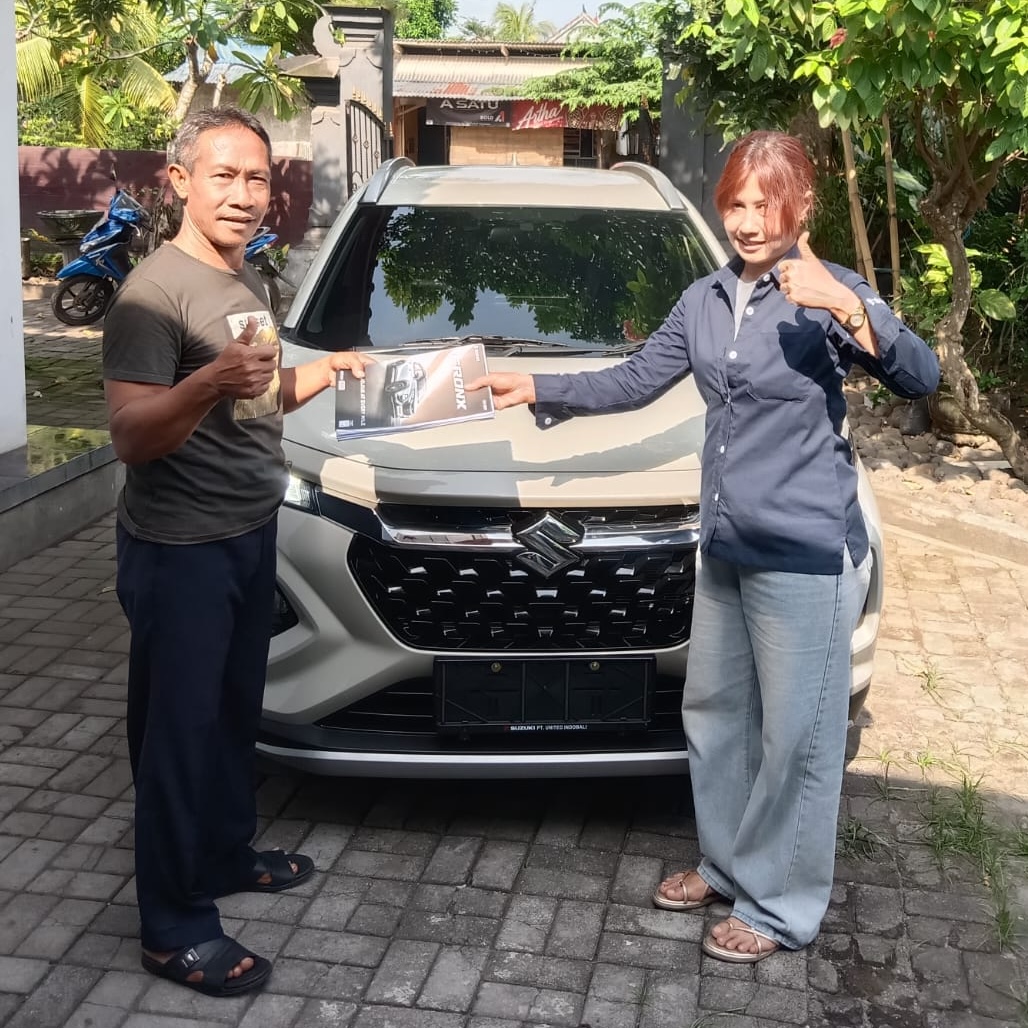 Pelanggan 1 bersama Evi Suzuki